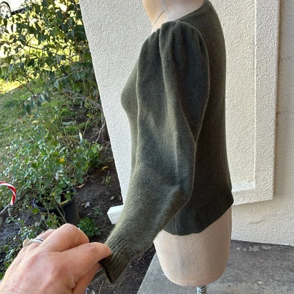 FRAME 100% cashmere stunning dark green sweater w/lovely sleeves from Neiman’s - Picture 4 of 9